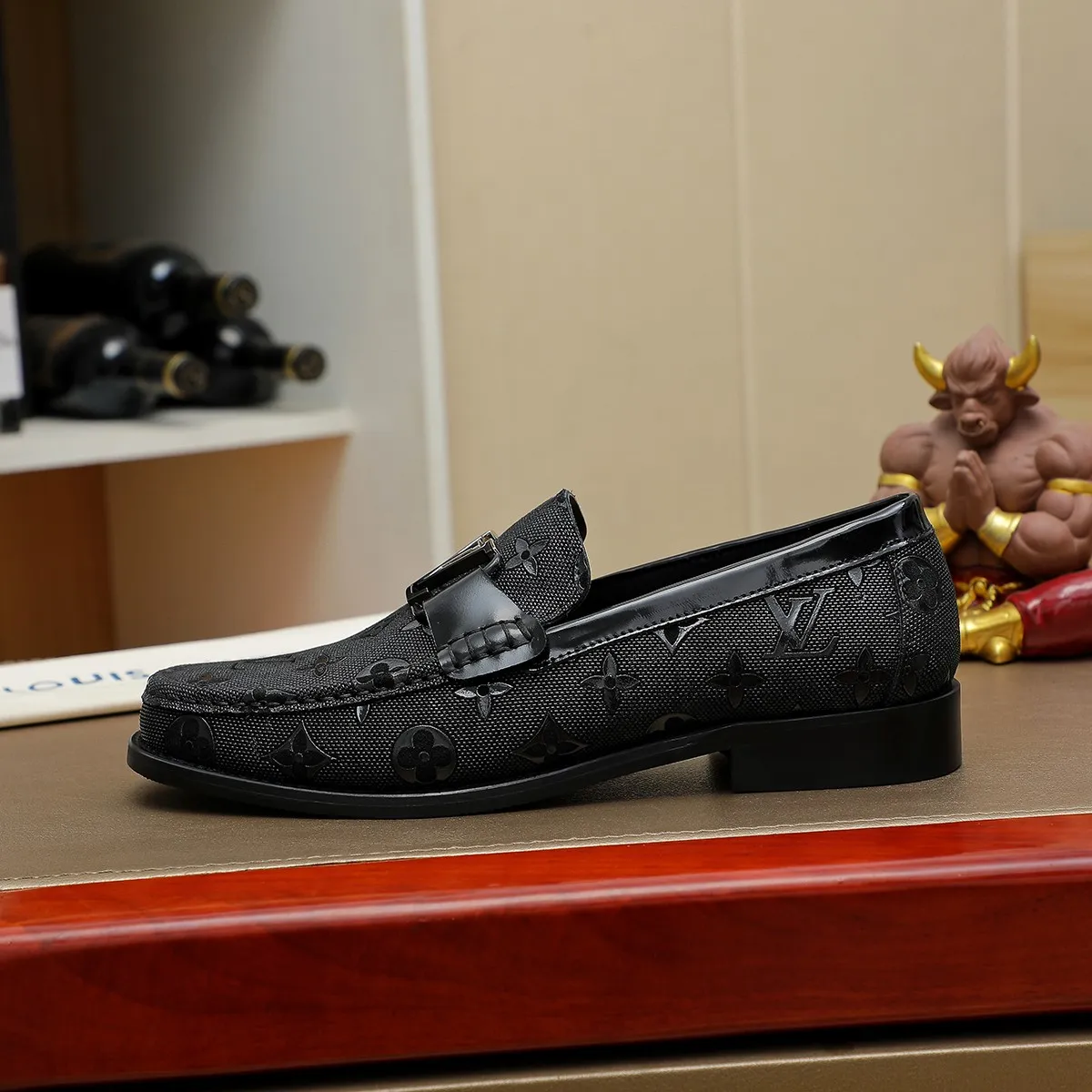 Men's shoes 💰 460 💰 Louis Vuitton LV ® 🆕 model 🔛Full shoe counter, first layer cowhide, 🐂leather lined casual shoes for men, super soft outsole, essential for driving. Counter synchronization, original first layer cowhide, completely 1:1 mold customization🌹top version, color optional! Number: 39-44 (customized at 38.45)